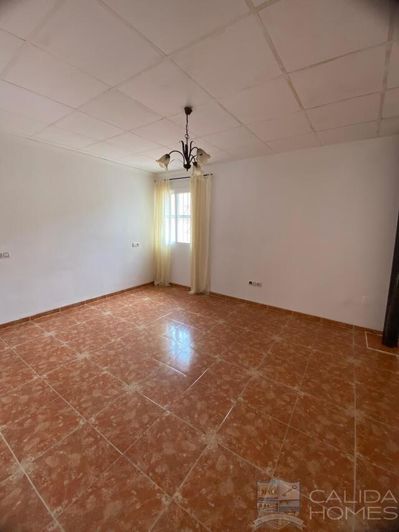 Image No.8-3 Bed Townhouse for sale