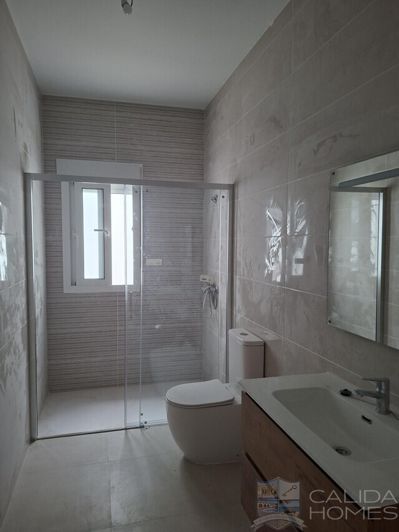 Image No.12-3 Bed Townhouse for sale