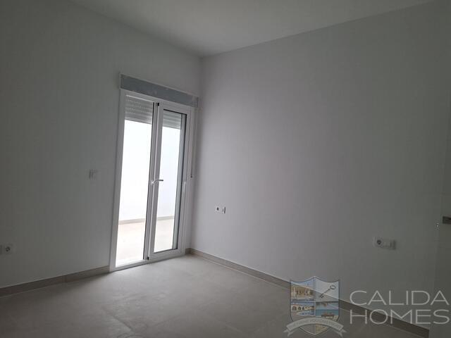 Image No.8-3 Bed Townhouse for sale