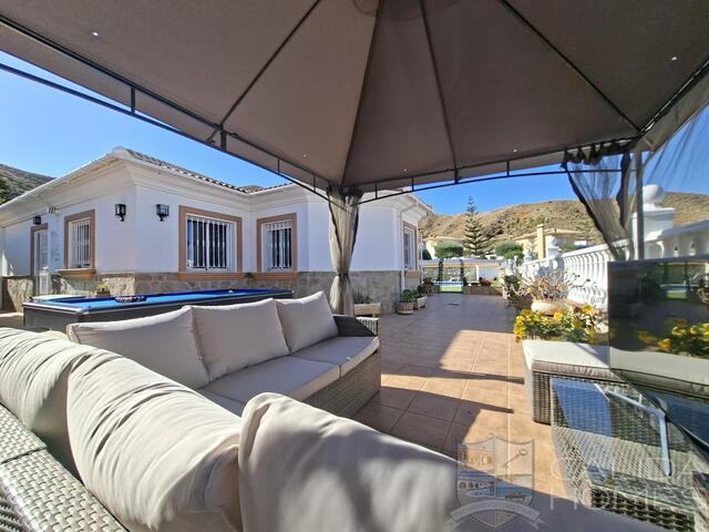 Image No.10-3 Bed Villa for sale