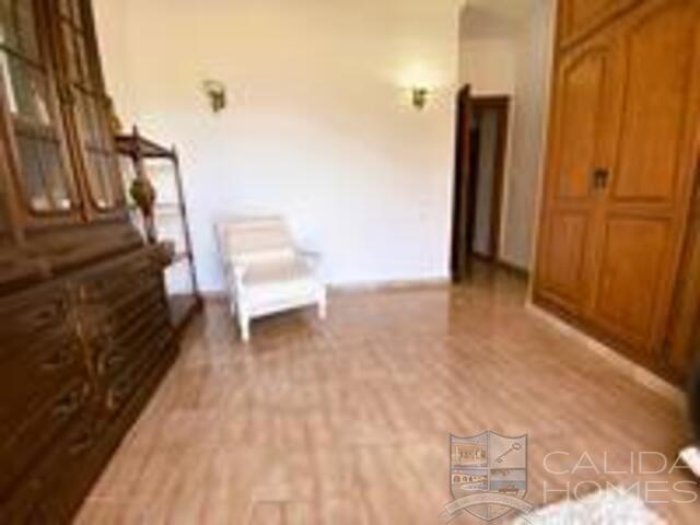 Image No.10-3 Bed Apartment for sale