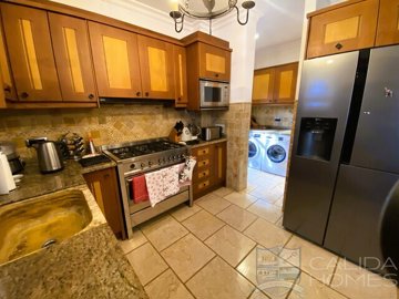 villa-magnifica--resale-villa-for-sale-in-ver