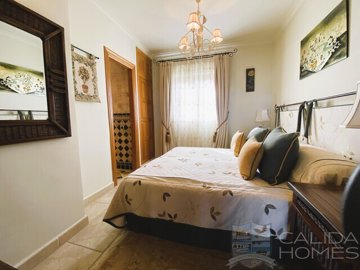 villa-magnifica--resale-villa-for-sale-in-ver
