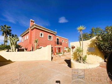villa-magnifica--resale-villa-for-sale-in-ver