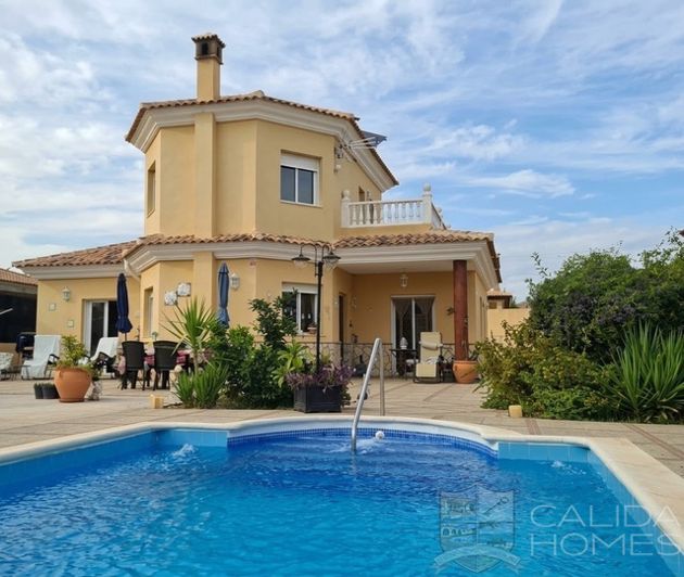 Image No.2-4 Bed Villa for sale