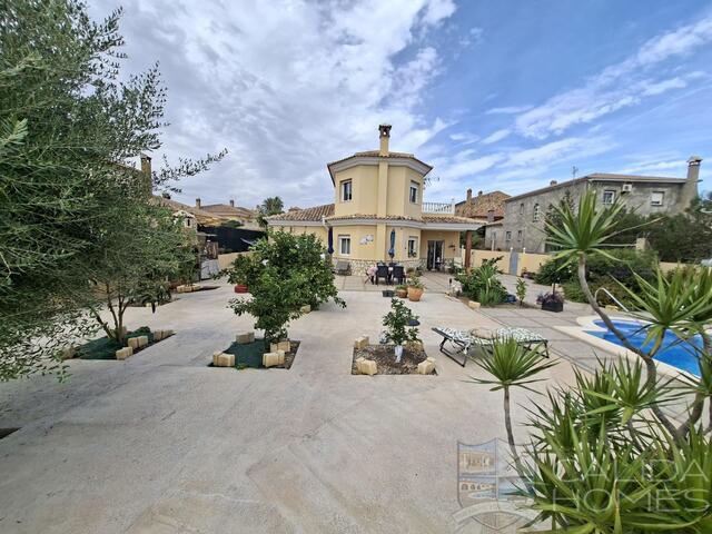 Image No.3-4 Bed Villa for sale