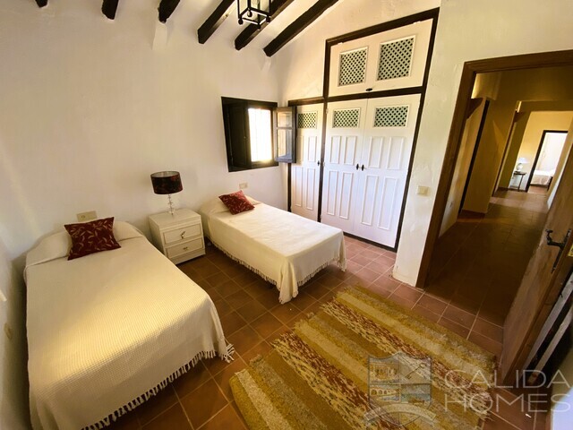 Image No.16-4 Bed House for sale