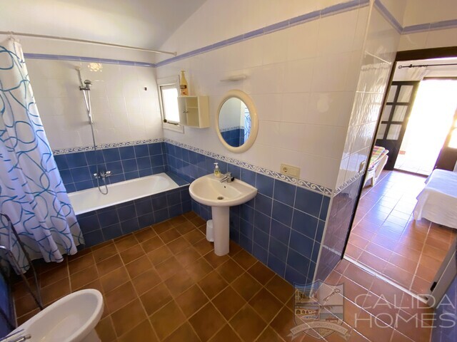 Image No.17-4 Bed House for sale
