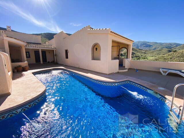 Image No.2-4 Bed House for sale