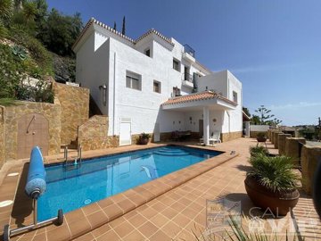 casa-parata-resale-villa-for-sale-in-la-parat