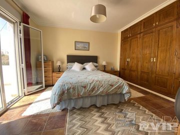 casa-parata-resale-villa-for-sale-in-la-parat