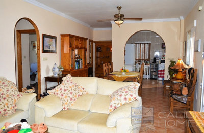 casa-cucador-resale-villa-for-sale-in-zurgena