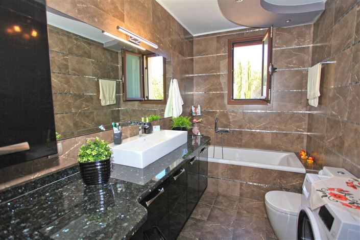 Image No.29-3 Bed Villa for sale