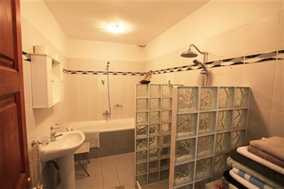30bathroomgroundfloor-1686041709