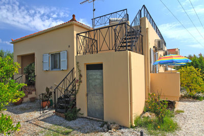 6houserear-1695906650