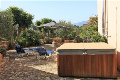 9patioandhottub-1695980383