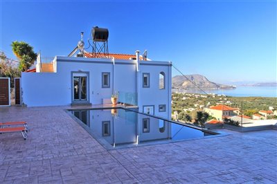 10houseandpool-1704971608