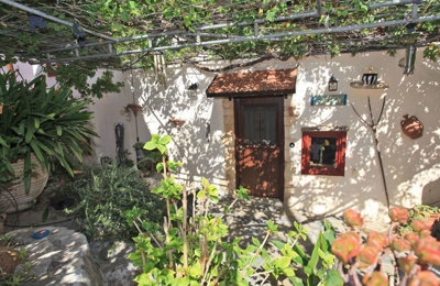 3houseandgarden-1729511393