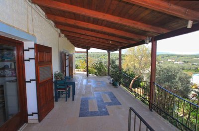 6frontveranda-1742821681