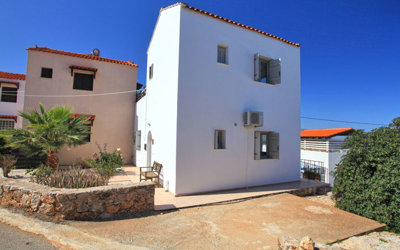6houseside2-1742817966