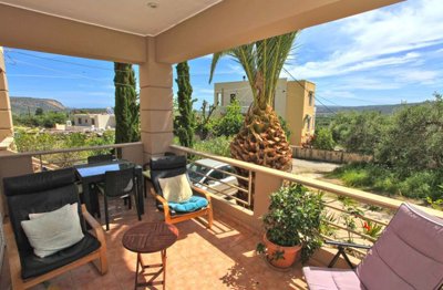 12frontveranda2-1745918616