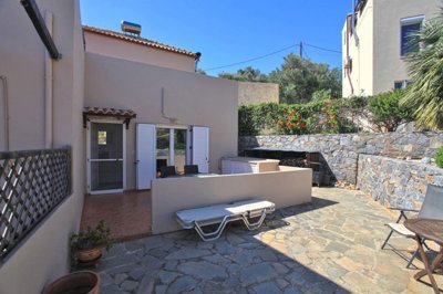 2housefront-1746091398