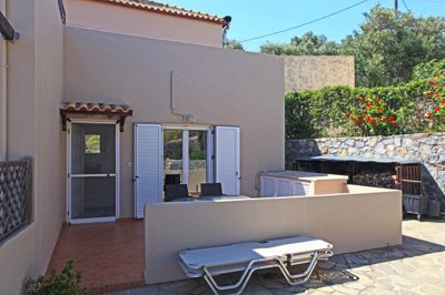 4housefront2-1746091399