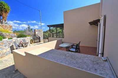 7frontgarden2-1746091386