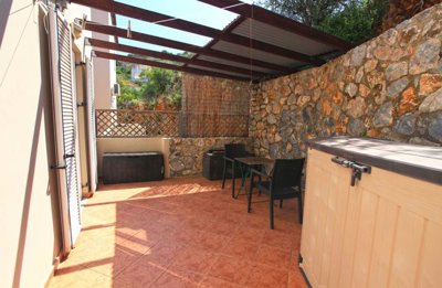 9rearpatio-1746091386