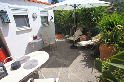 8frontpatio-1746009188