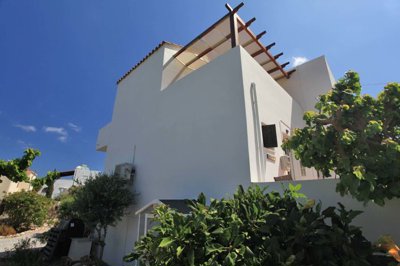 7houseside-1746606949