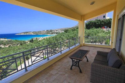 20loungebalcony2-1748252694