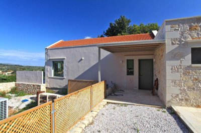 5housefront-1748341861