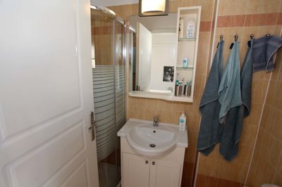 29bathroomff-1759312777