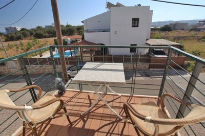 27bedroom1ffbalcony-1759312778