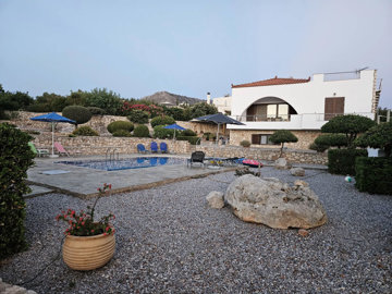 5houseandpool-1761564105