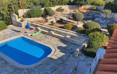 9poolandgarden-1761563946