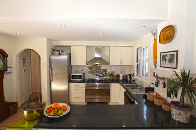 14kitchen-1764672507