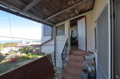 9houserear-1765794050