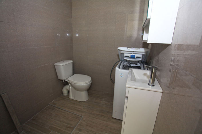 Image No.12-1 Bed Property for sale