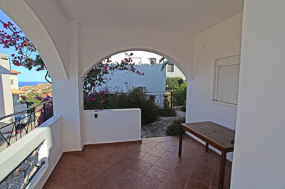 10housefrontveranda2-1761906587