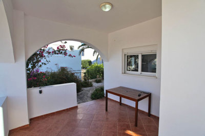 12housefrontveranda3-1761906588