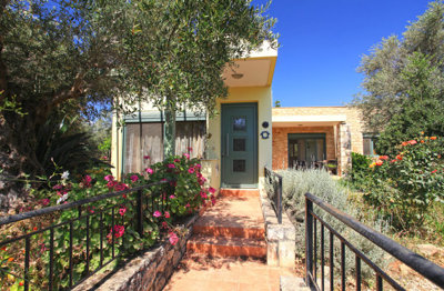 3housefront2-1781093538