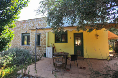 8houserear-1781093398
