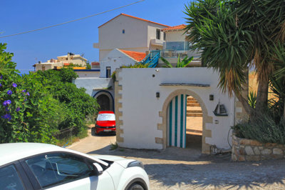 5entranceandparking-1781521012