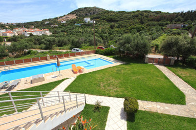 7poolandlawns-1781001081