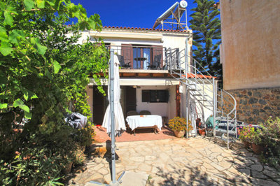 3houserearandgarden-1782477438