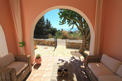 14housefrontterrace2-1785836296