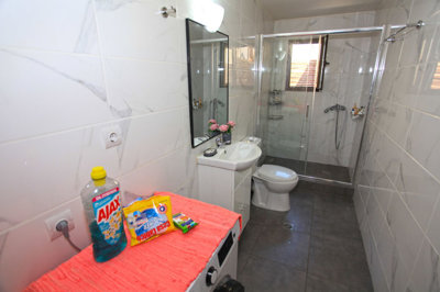 16bathroom-1786619052