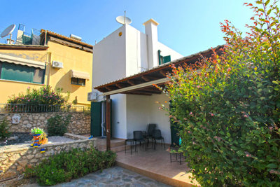 5houserear-1786621210